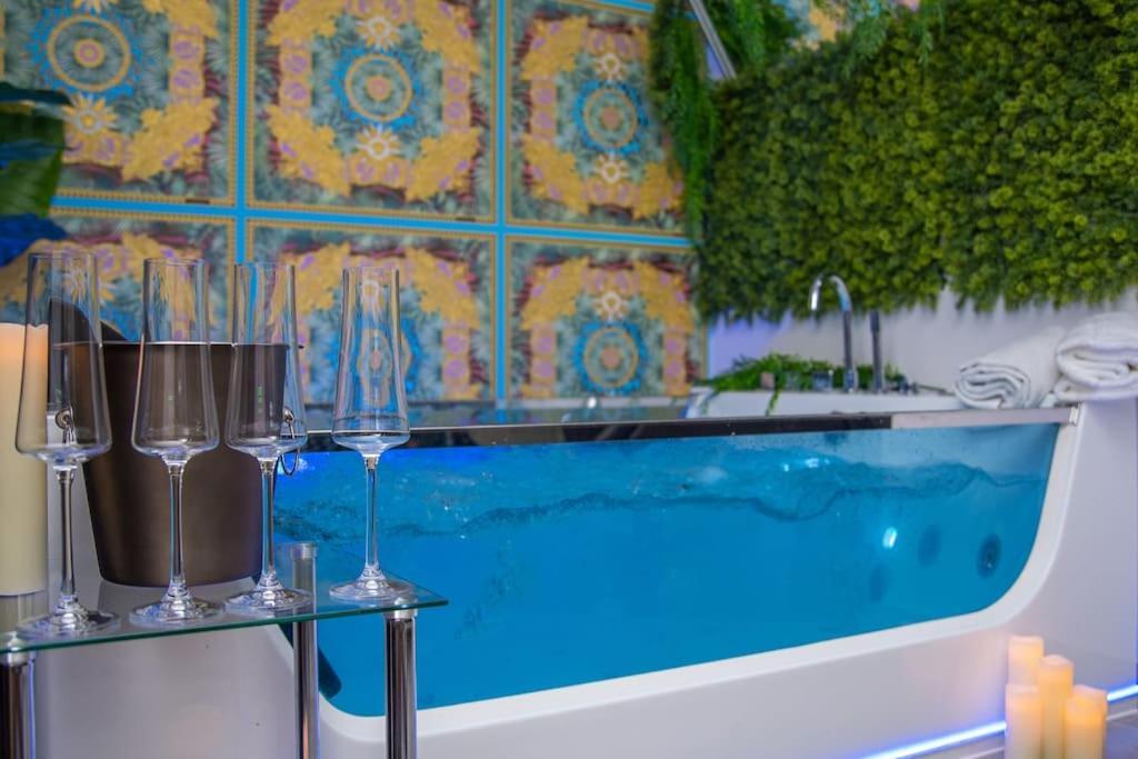 Luxury Love Room Spa Whirlpool Jacuzzi Нюрнберг Екстериор снимка